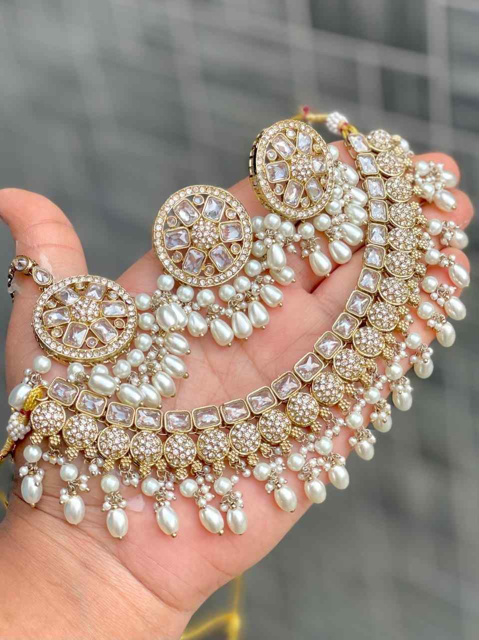 Beautiful Premium Quality Reverse Ad Stone Work Chokker With Beautiful Earrings And Tika....