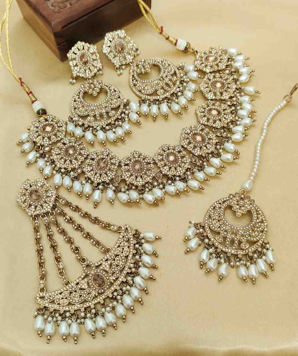 Beautiful Premium Quality  Reverse Ad Stone Pakistani Work  Necklace With Beautiful Earrings and tik