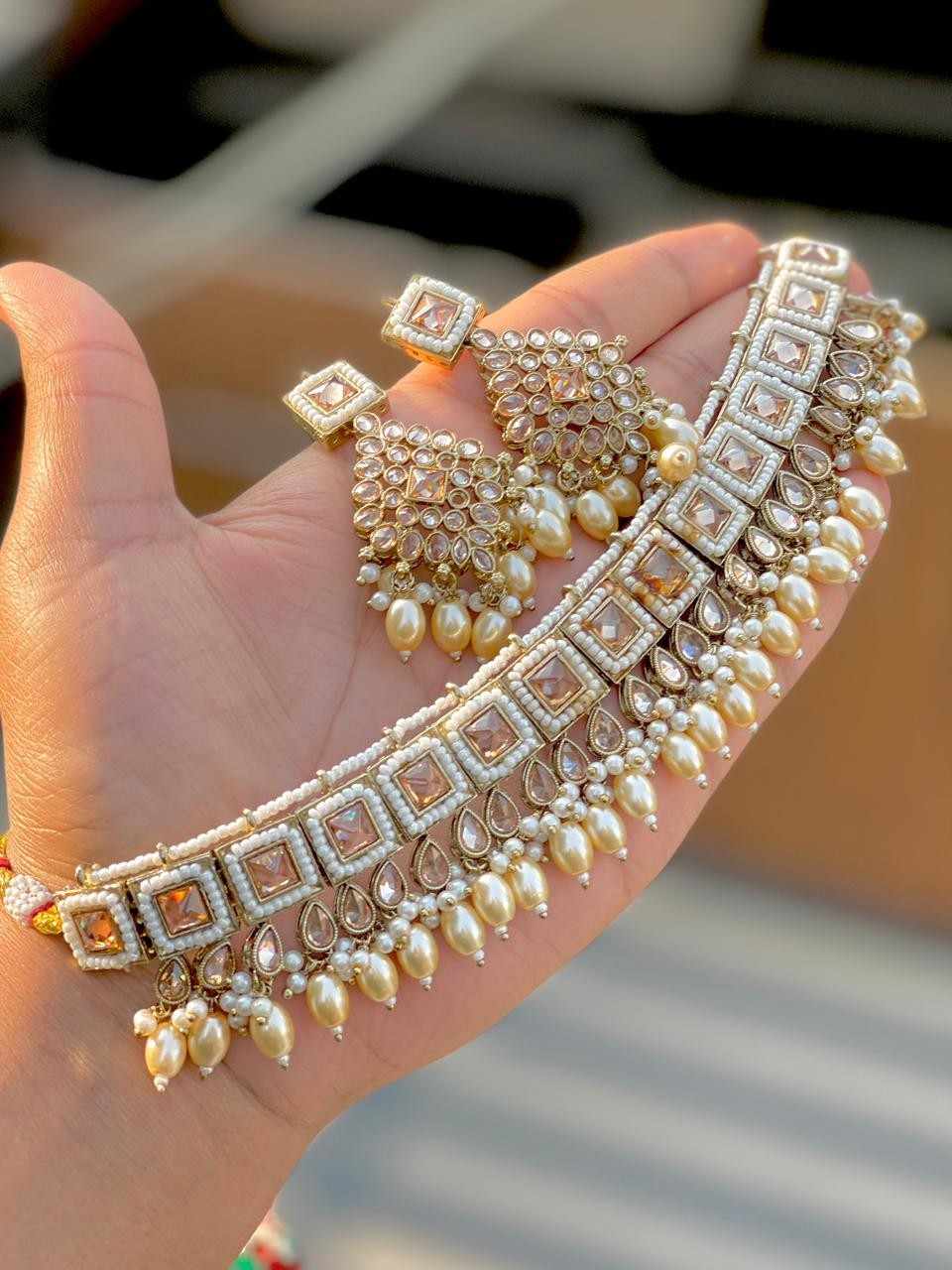 Beautiful Premium Quality Reverse Ad Stone Work Chokker With Beautiful Earrings....