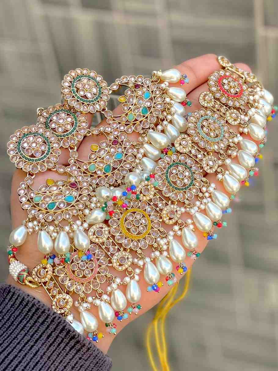 Beautiful Premium Quality Reverse Ad Stone Work Chokker With Beautiful Earrings And Tika