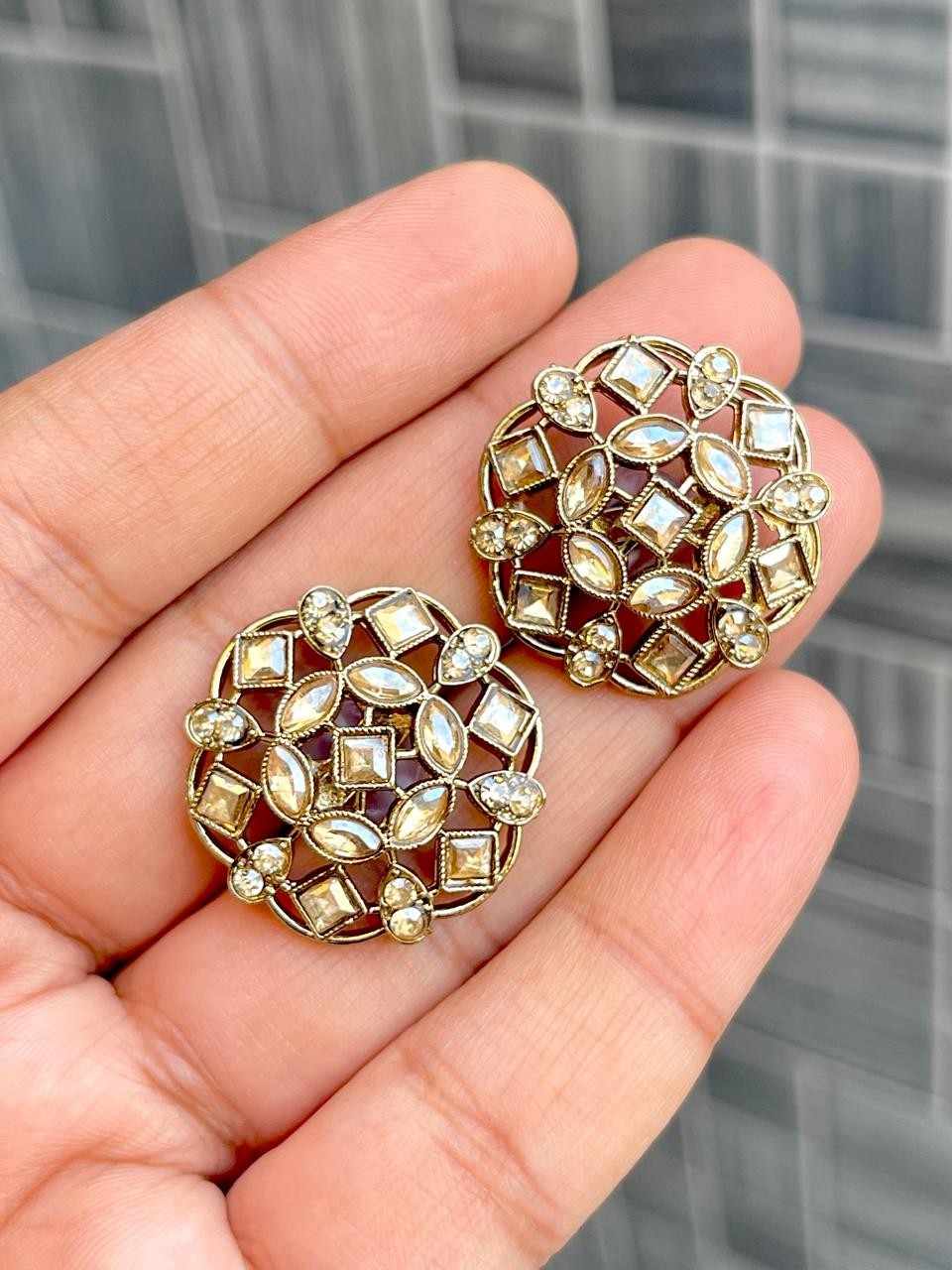 Beautiful Premium Quality Reverse Ad Stone   Studs