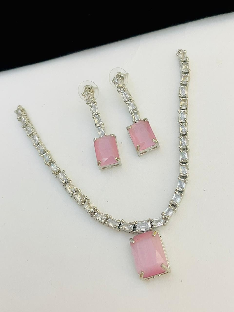 Beautiful Premium Quality American Diamond Necklace With Beautiful  Studs....