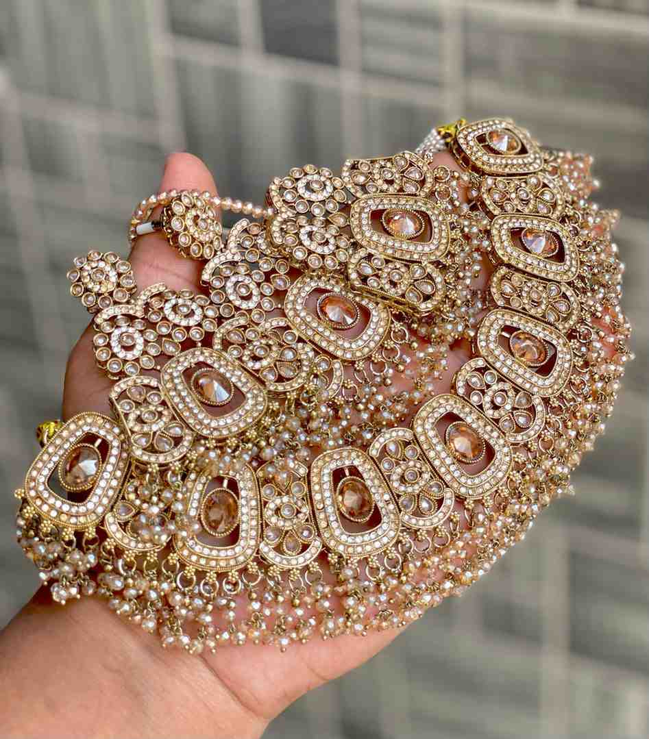 Beautiful Premium Quality Reverse Ad Stone Work Necklace With Beautiful  Earrings  And Tika....