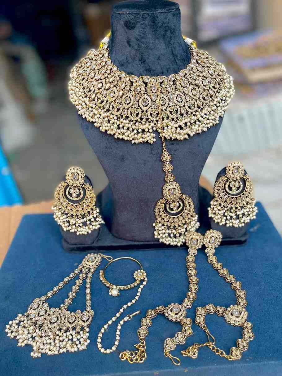 Beautiful Premium Quality Reverse Ad Stone Work Pakistani Bridal Necklace With Beautiful Kan Chain E