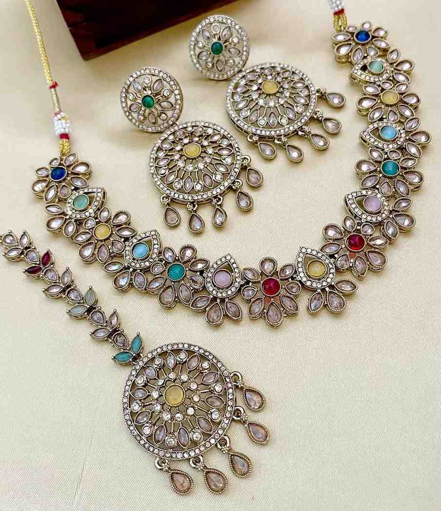 Beautiful Premium Quality  Reverse Ad Stone Work  Necklace With Beautiful Earrings and Tika