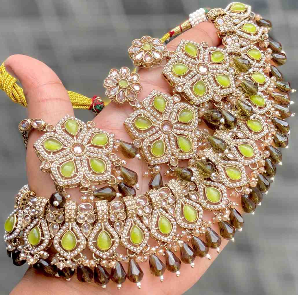 Beautiful Premium Quality  Reverse Ad Stone Work Pakistani Necklace With Beautiful Earrings and tika